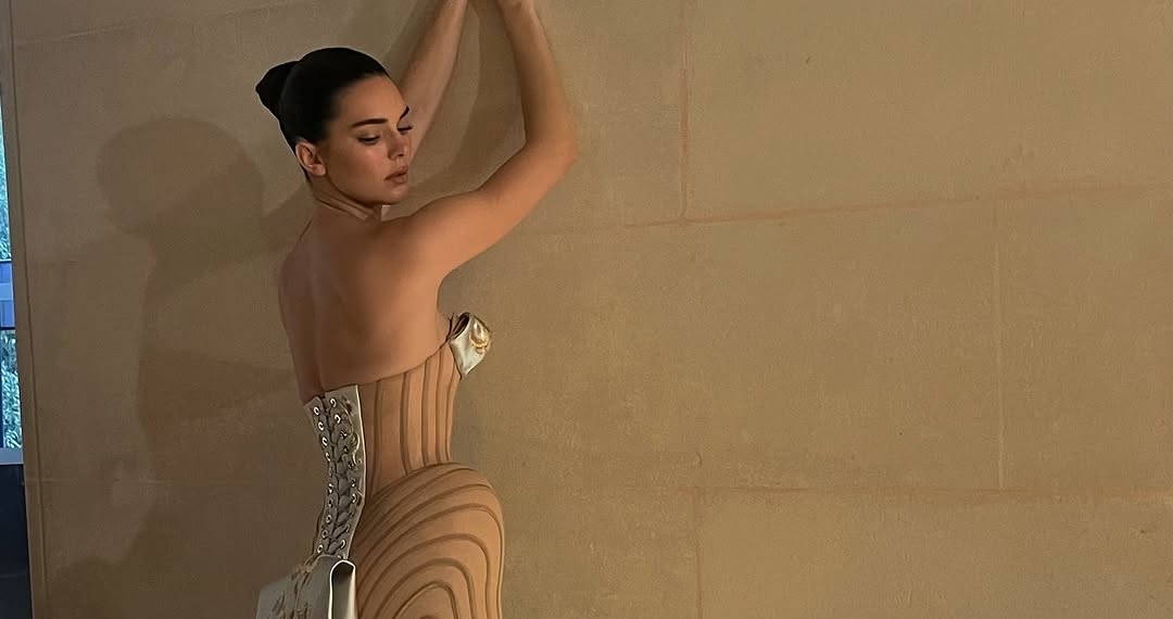 დანიელ როუზბერის ახალი “ოტ კუტიურ” კოლექცია Schiaparelli-ს მოდის სახლისთვის