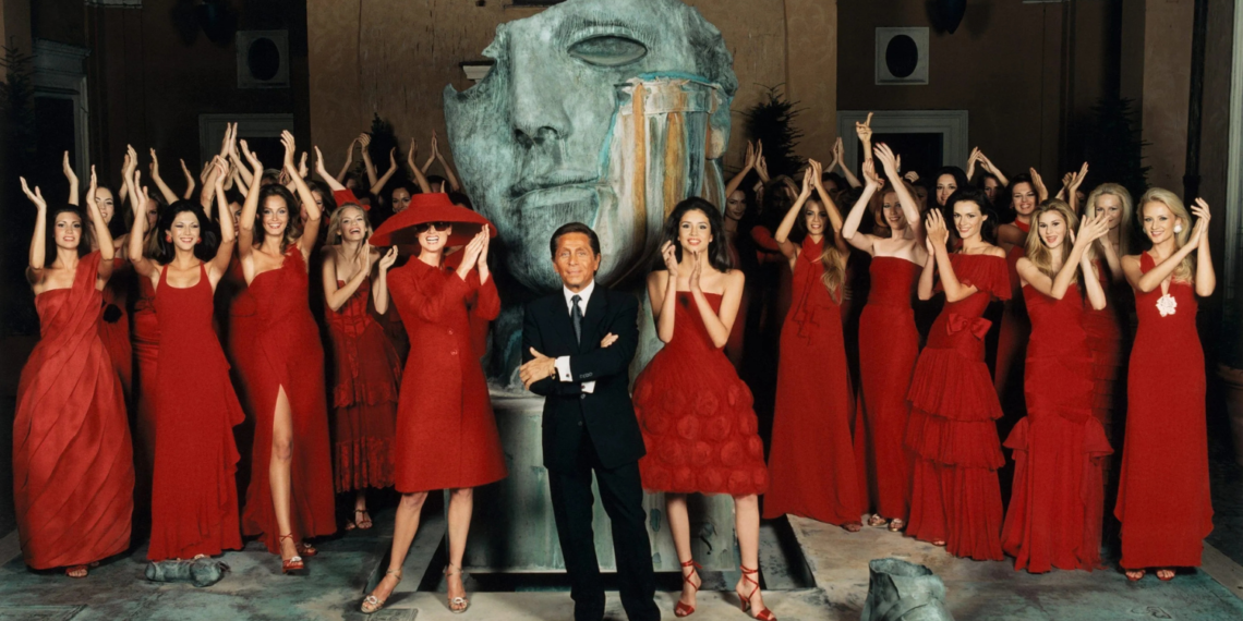 ისტორია ვალენტინოს წითელი კაბების უკან – უფრო მეტი ვიდრე ფერი